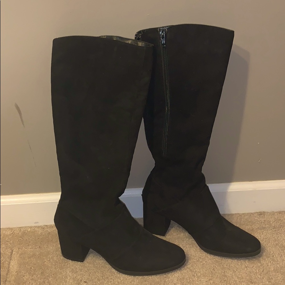 Women’s black suede small heeled boots